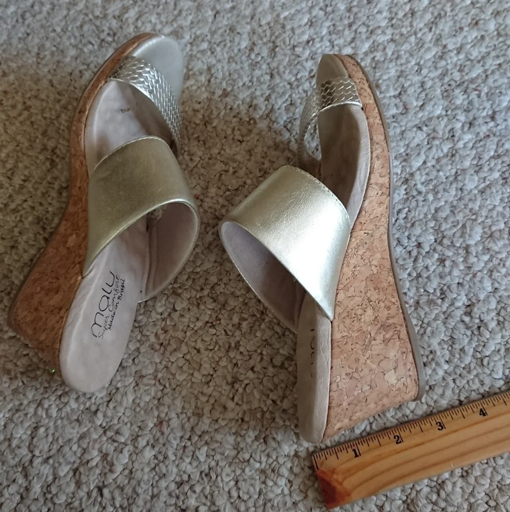 Malu gold tone Renay 2 bands Comfort Wedge Slides size 7